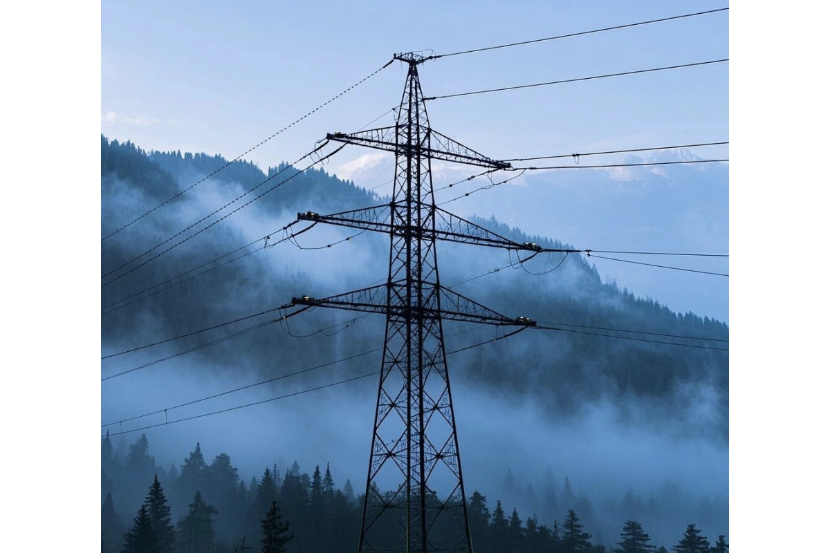Jakie są cechy metalowej wieży elektrycznej?